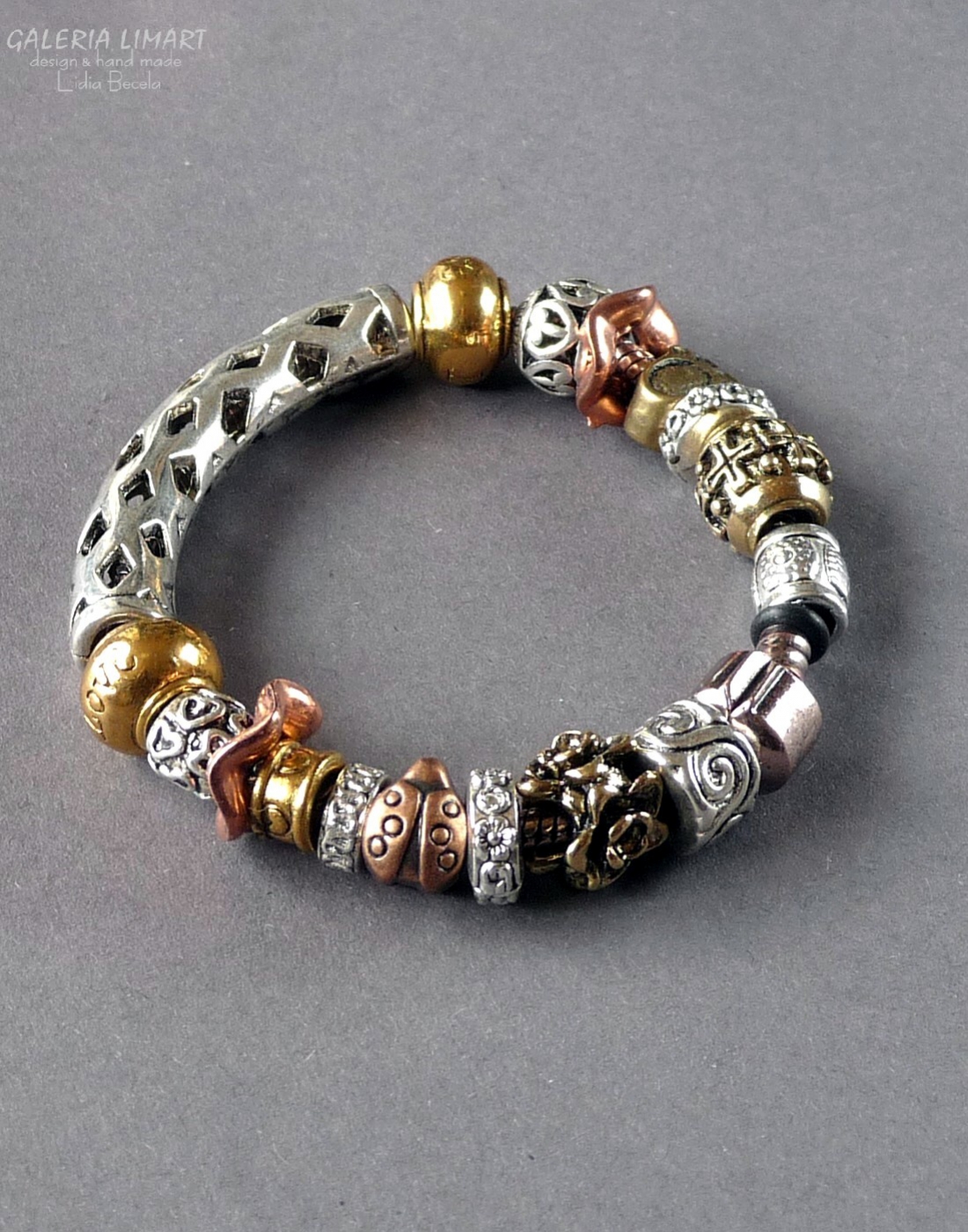 Oryginalna bransoletka z przeróżnych platerowanych, metalowych elementów ozdobnych w 3 kolorach: srebrnym, złotym i miedzianym